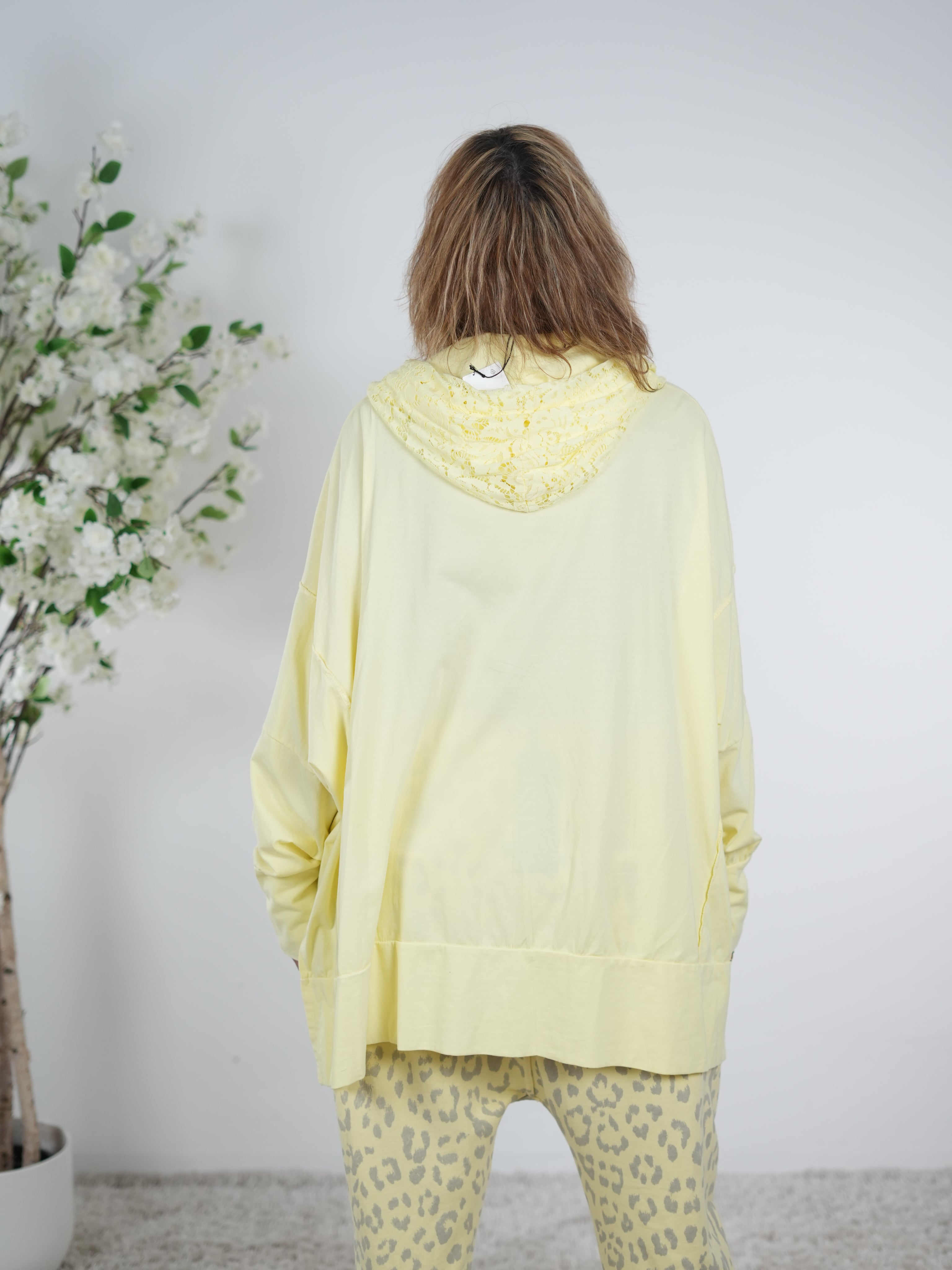 oversize Shirt mit Kapuze und Skull Patch