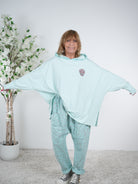 oversize Shirt mit Kapuze und Skull Patch One Size (ca Gr. 44 "oversize"-50) Türkis