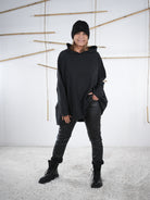 Schwarzes Oversize-Sweatshirt mit Kapuze, Vorderansicht