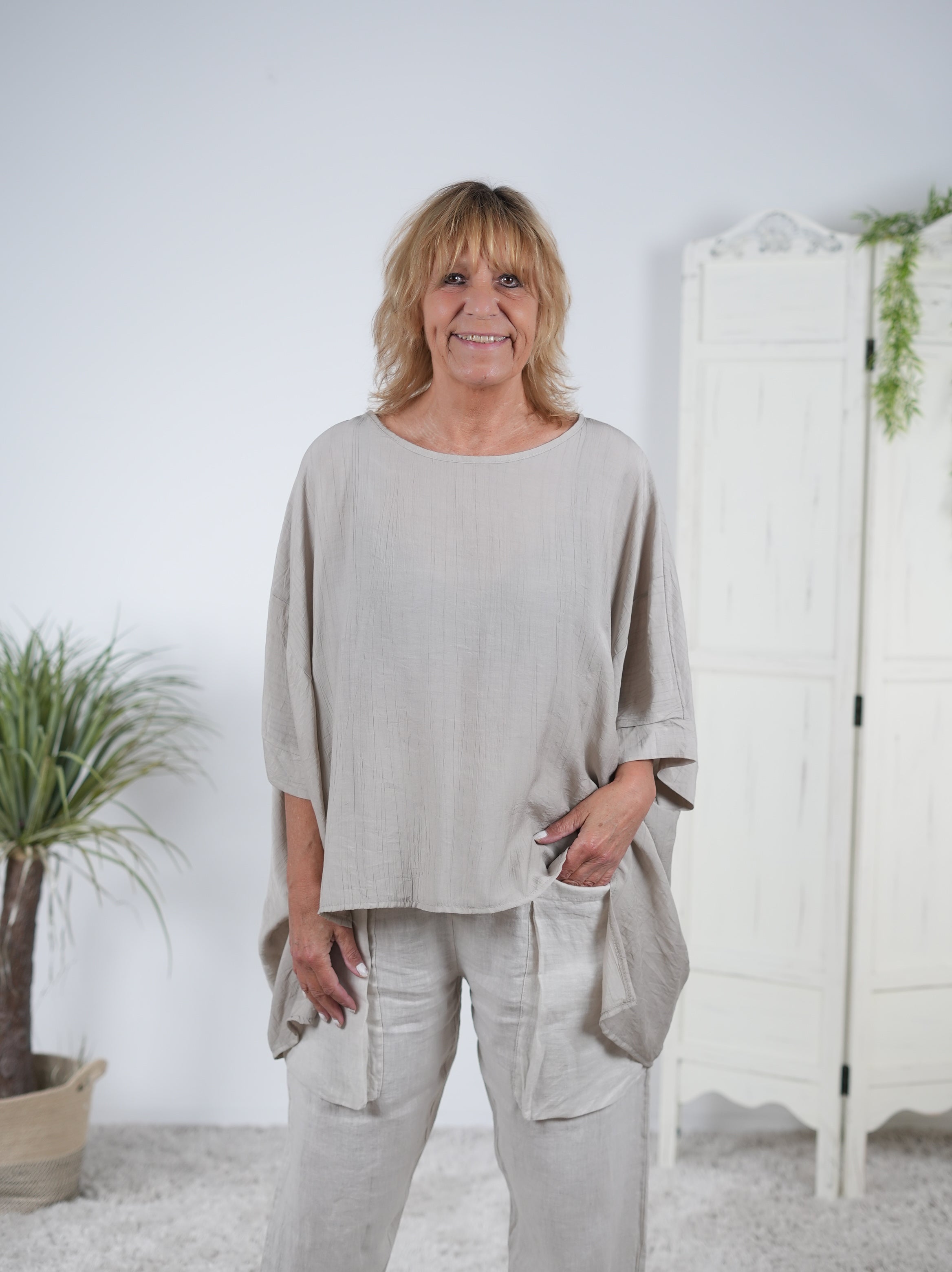 Oversize Viskose Shirt mit Rundhalsausschnitt Beige