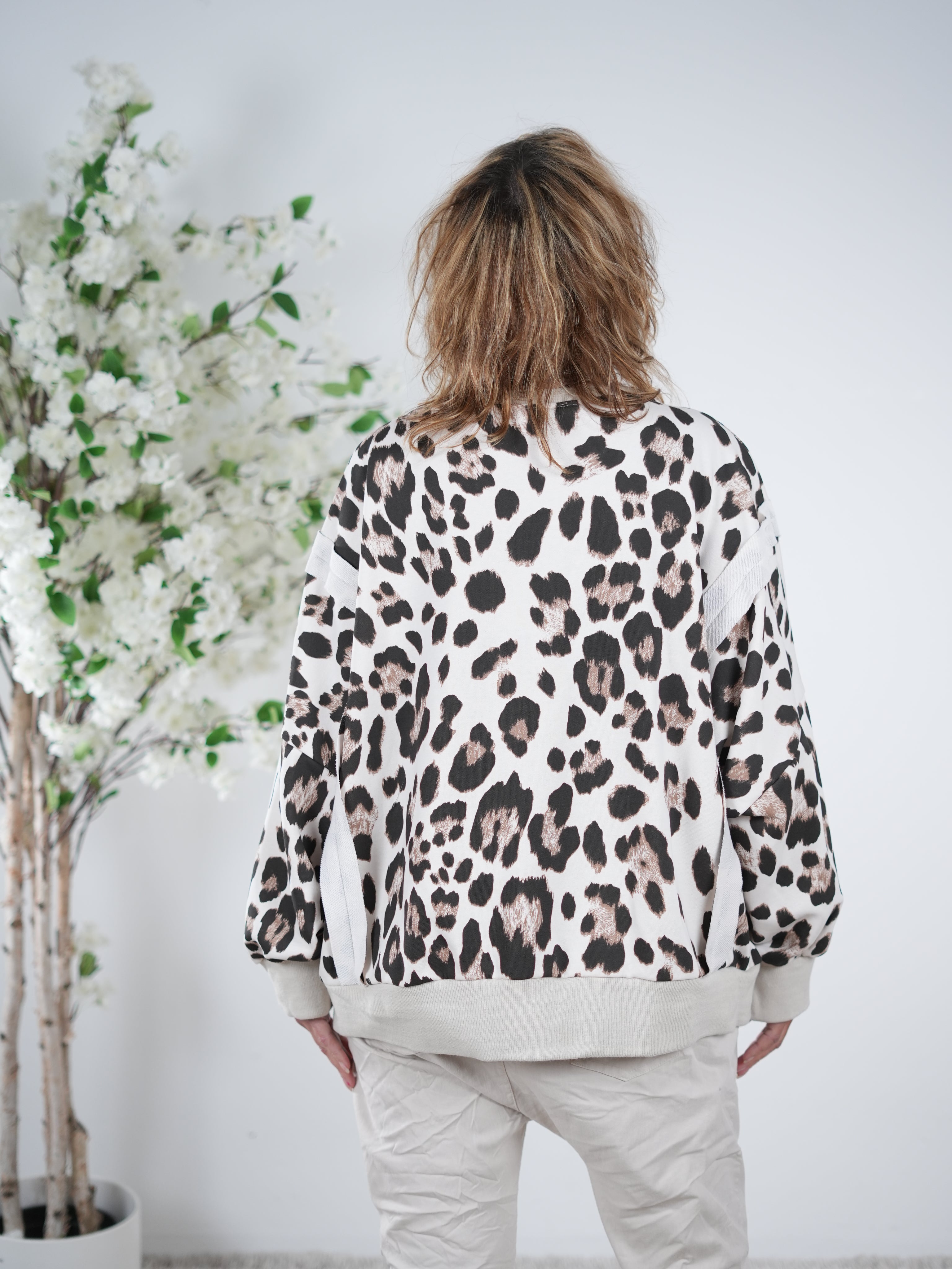 oversized Leo Sweaty mit "Hi" Schriftzug