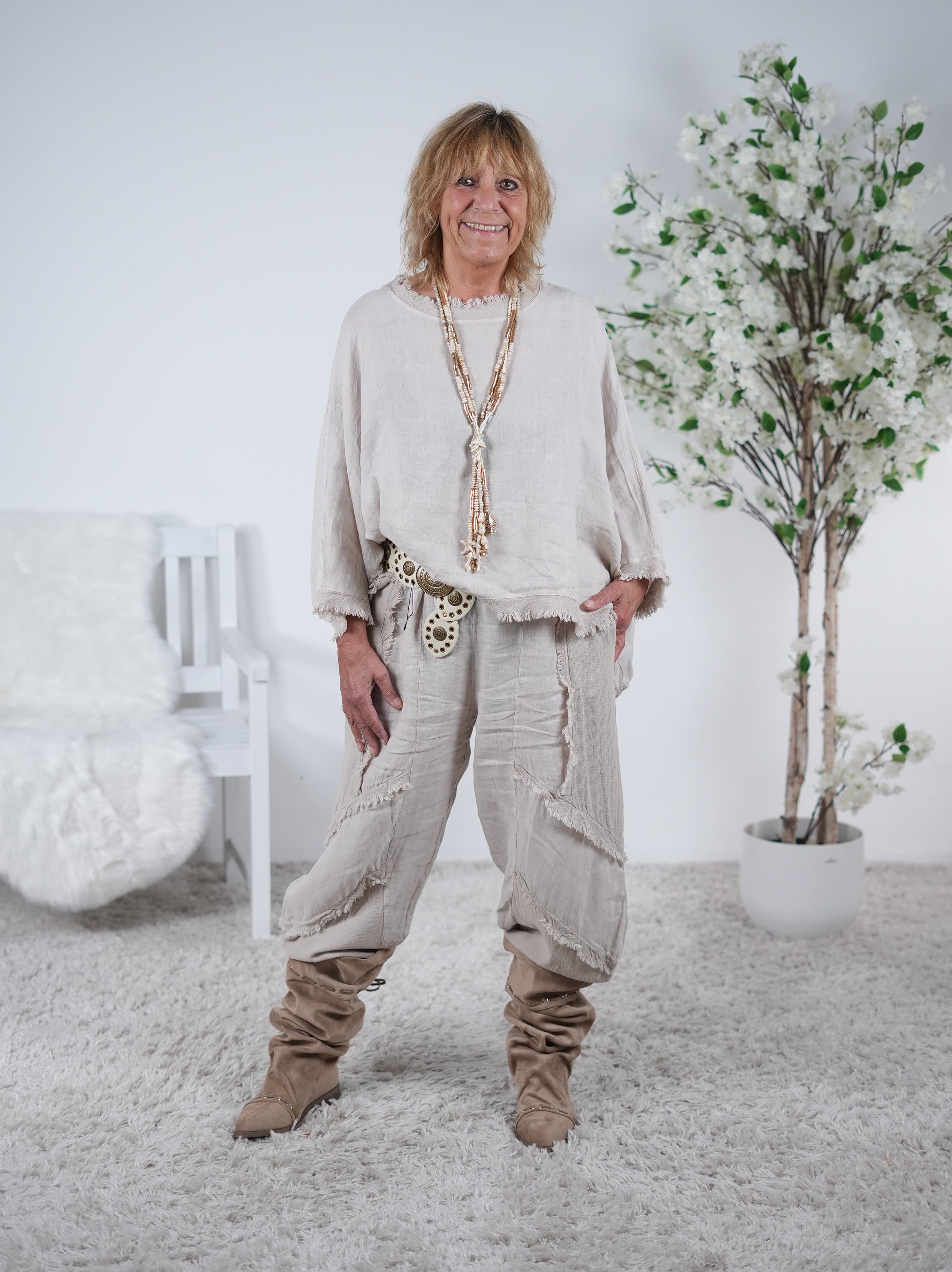 Poncho aus Leinen mit ausgefransten Abschlüssen Beige