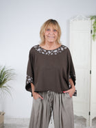 Poncho Shirt mit Leo Akzenten