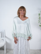 Satin Blusenshirt mit großem V-Ausschnitt One Size (ca Größe 38-44) Türkis