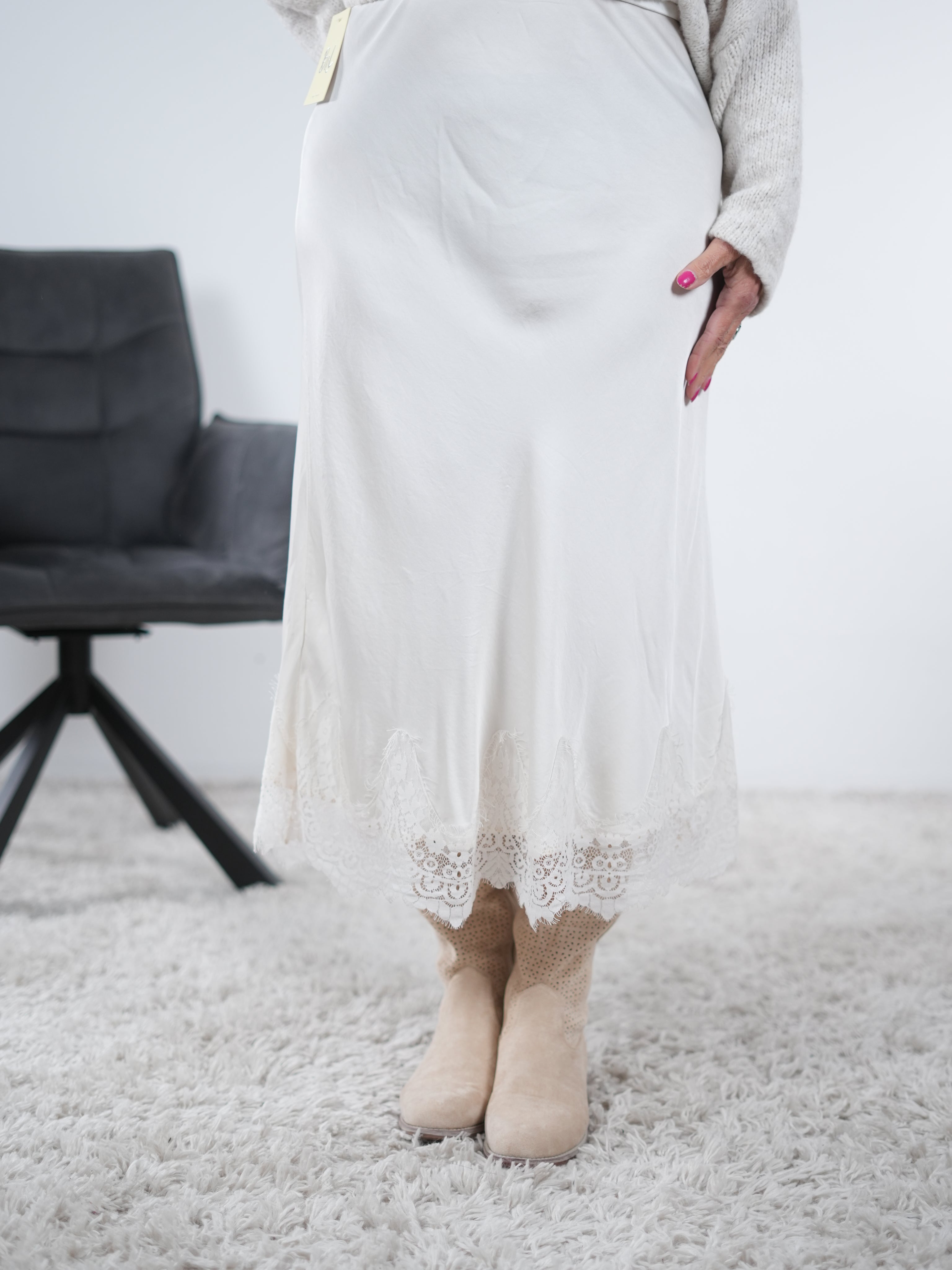 Satin Rock mit Spitze verziert One Size (ca Gr. 38 "oversize"-42) Creme