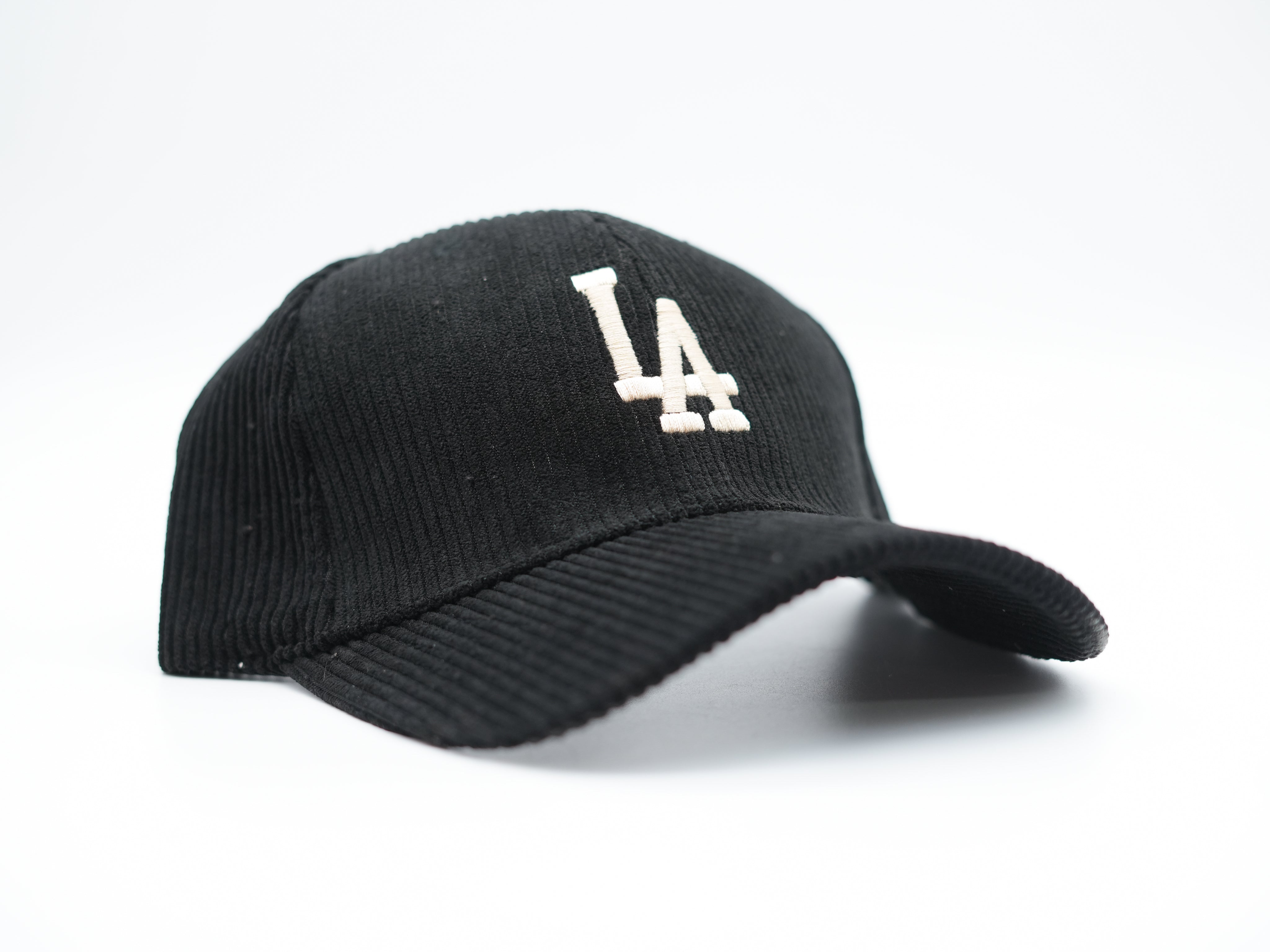 Cap aus Cord mit "LA" Bestickung
