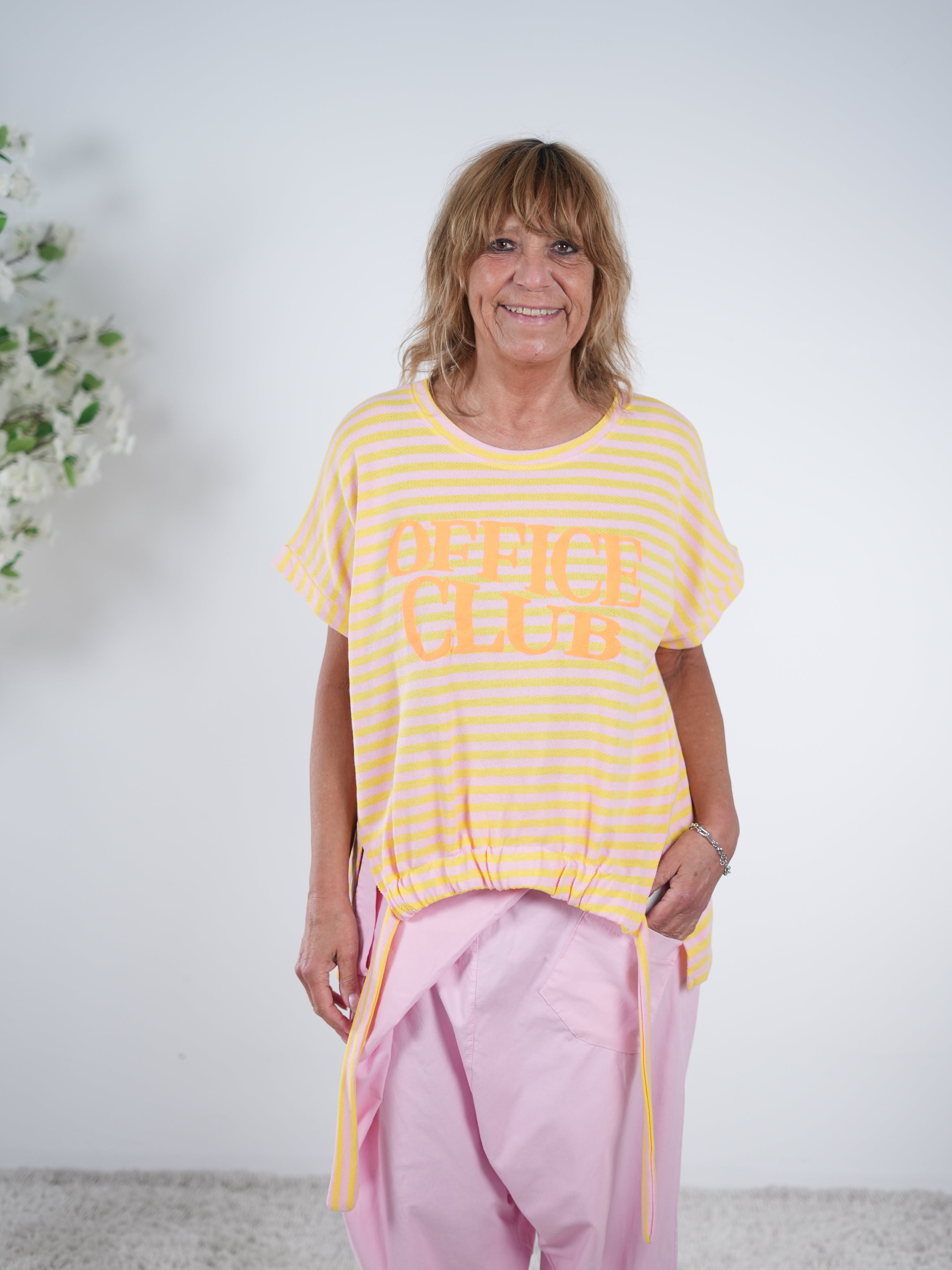 Shirt mit "Office Club" Schriftzug One Size (ca Größe 38 40-44) Gelb Pink