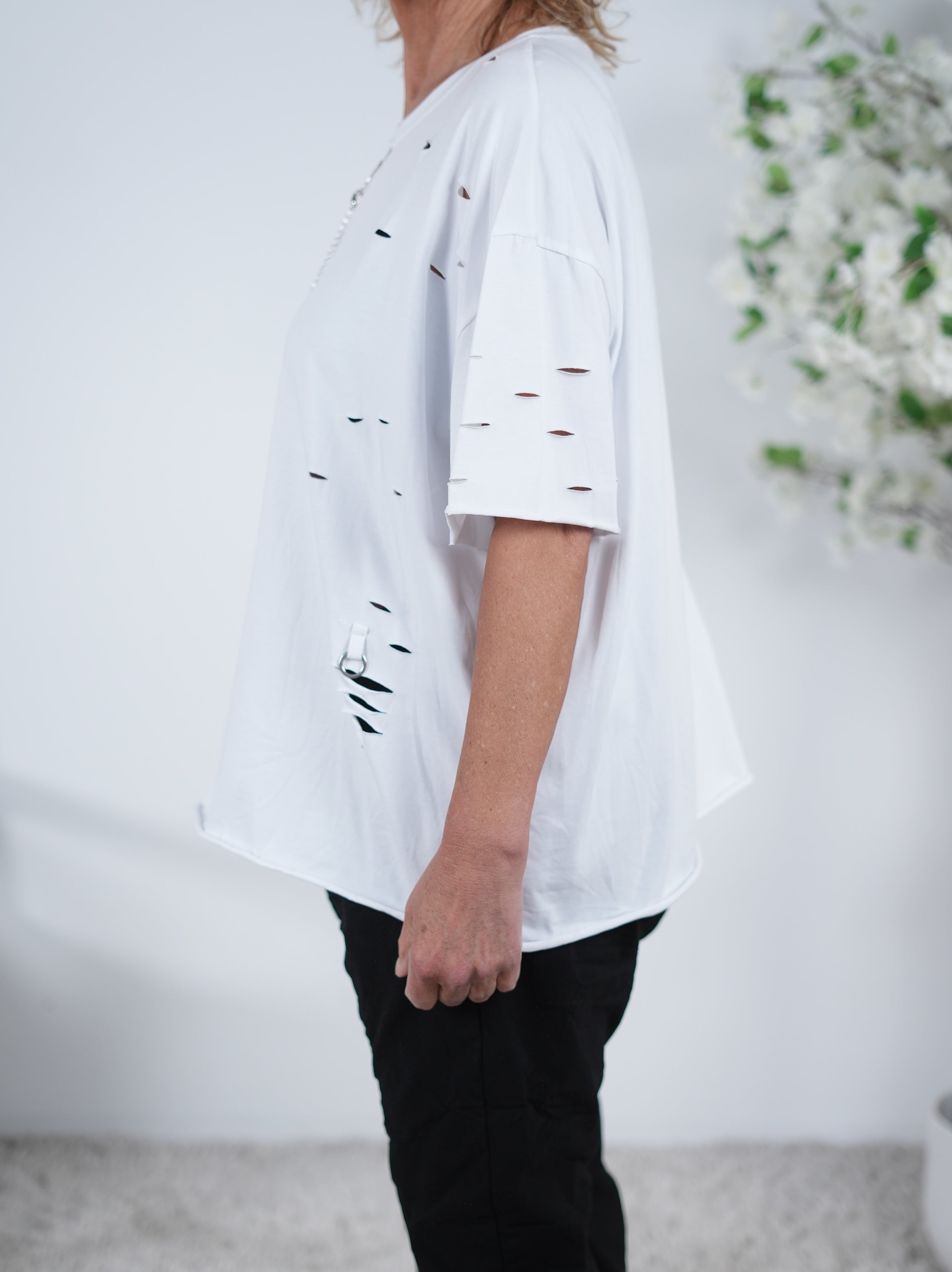 Shirt mit Rundhalsausschnitt und Ketten verziert