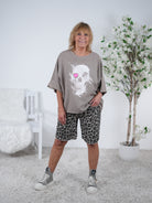 Shirt mit Totenkopf Print und überschnittem Arm