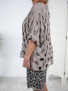Sportliches Shirt mit Cut Outs und Netz