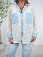 Süßes Hemd mit Häkeleinsätzen und Jeans Elementen