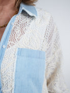 Süßes Hemd mit Häkeleinsätzen und Jeans Elementen