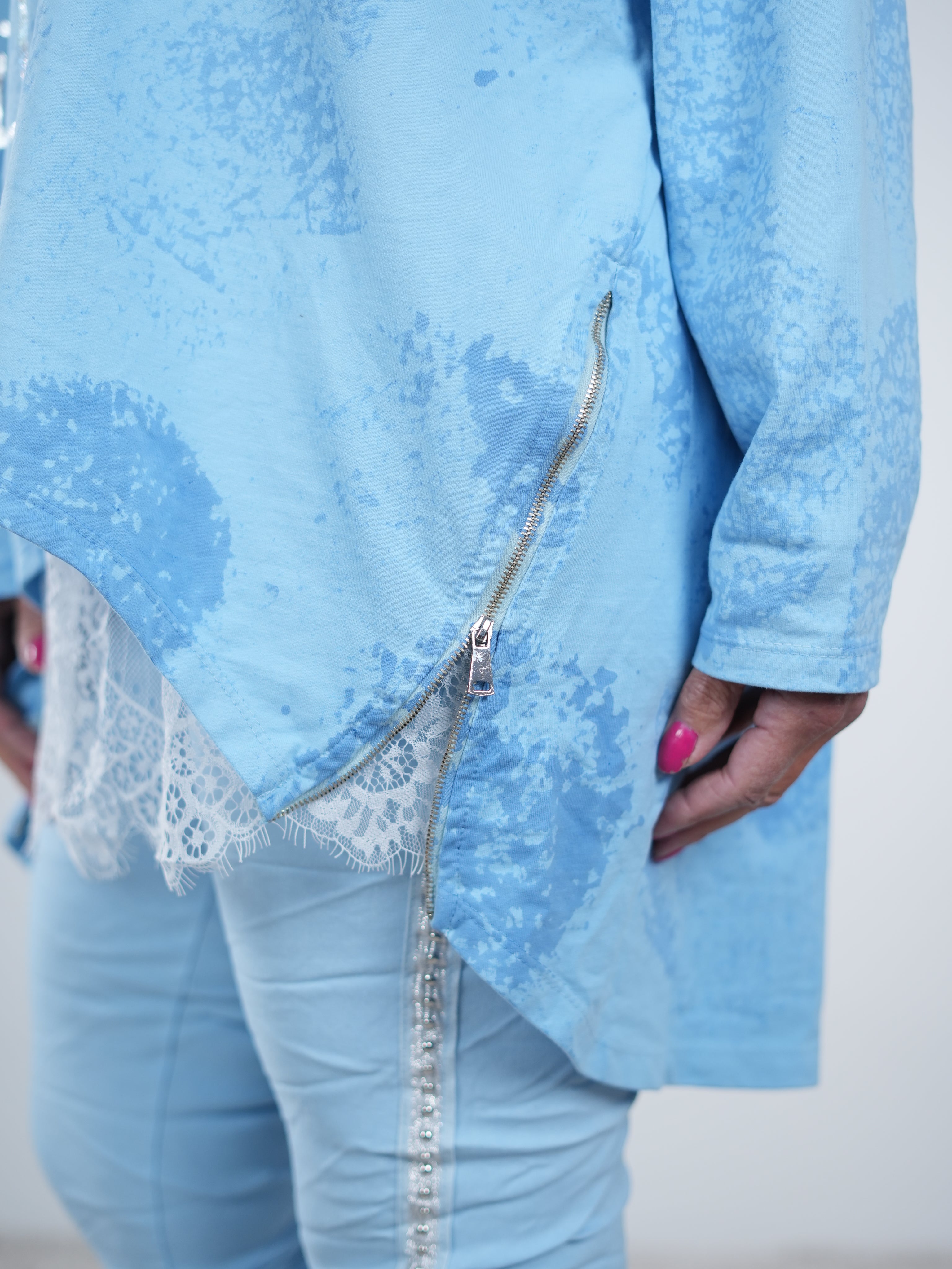 Sweaty im Batik Design und großem Rundhalsausschnitt