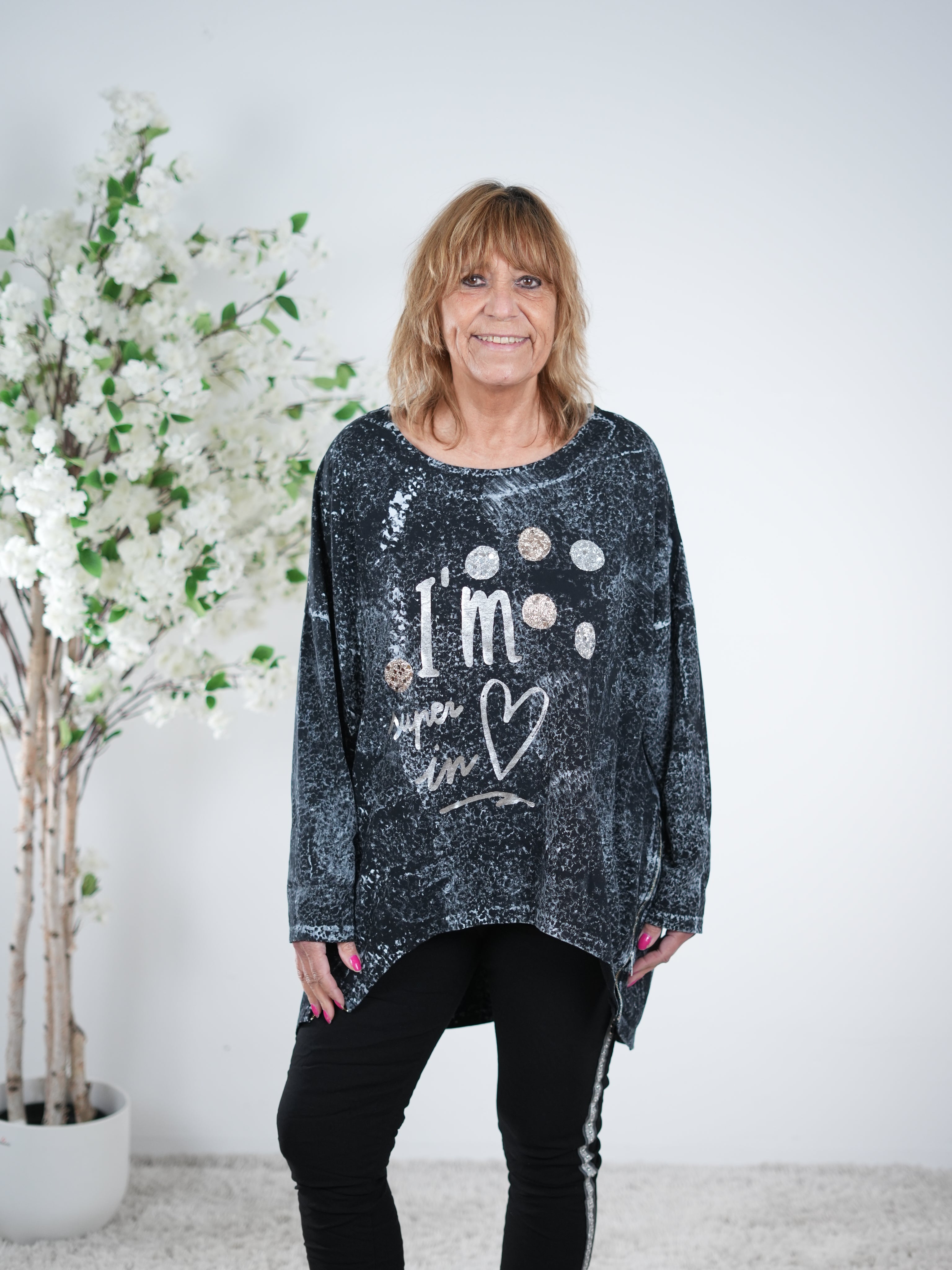 Sweaty im Batik Design und großem Rundhalsausschnitt One Size (ca Gr 40 "oversize"-46) Schwarz