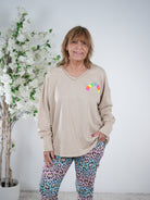 Sweaty mit V-Ausschnitt und "good vibes" Bestickung One Size (ca Gr. 38-44) Beige