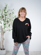 Sweaty mit V-Ausschnitt und "good vibes" Bestickung One Size (ca Gr. 38-44) Schwarz