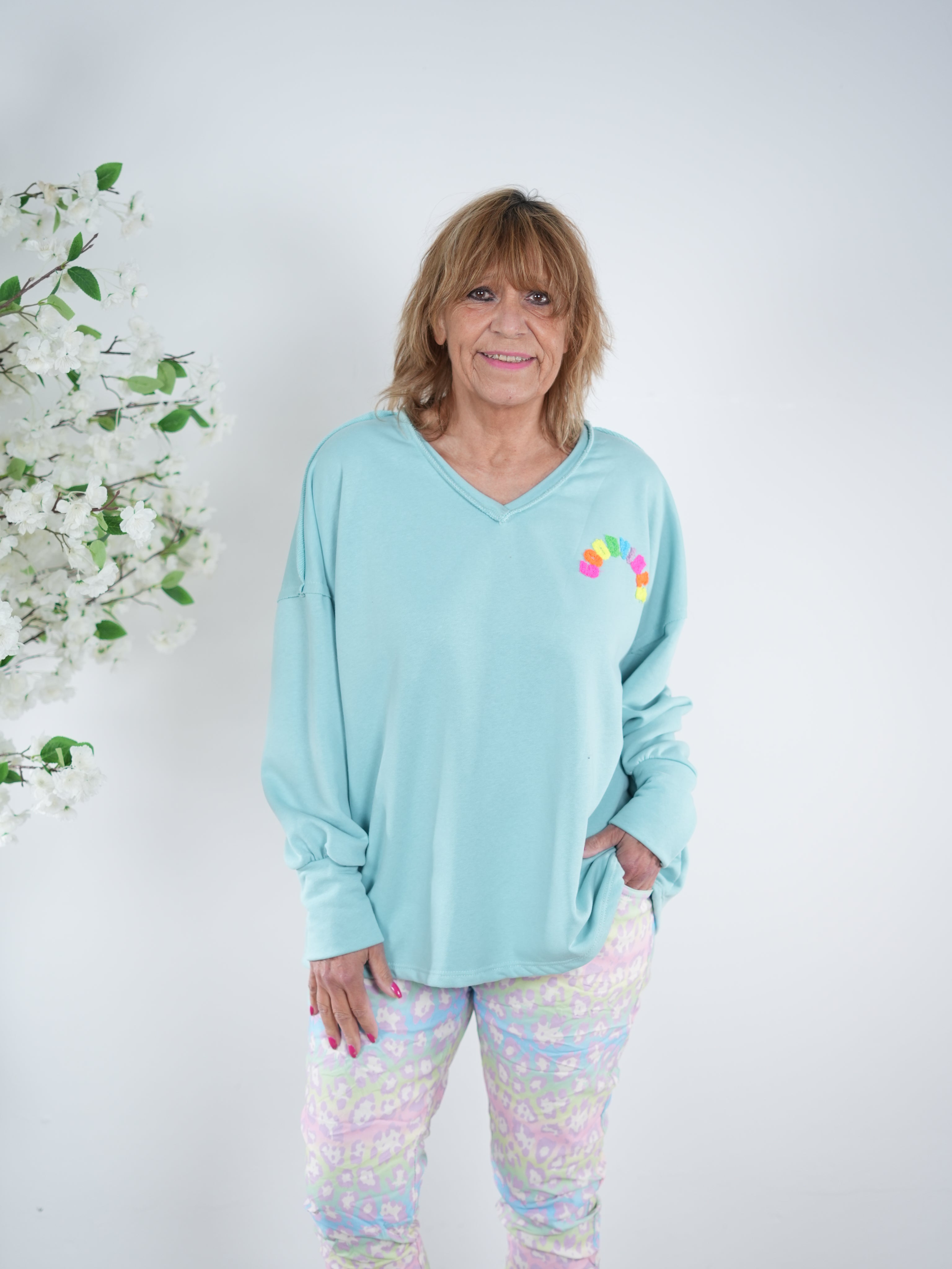 Sweaty mit V-Ausschnitt und "good vibes" Bestickung One Size (ca Gr. 38-44) Türkis