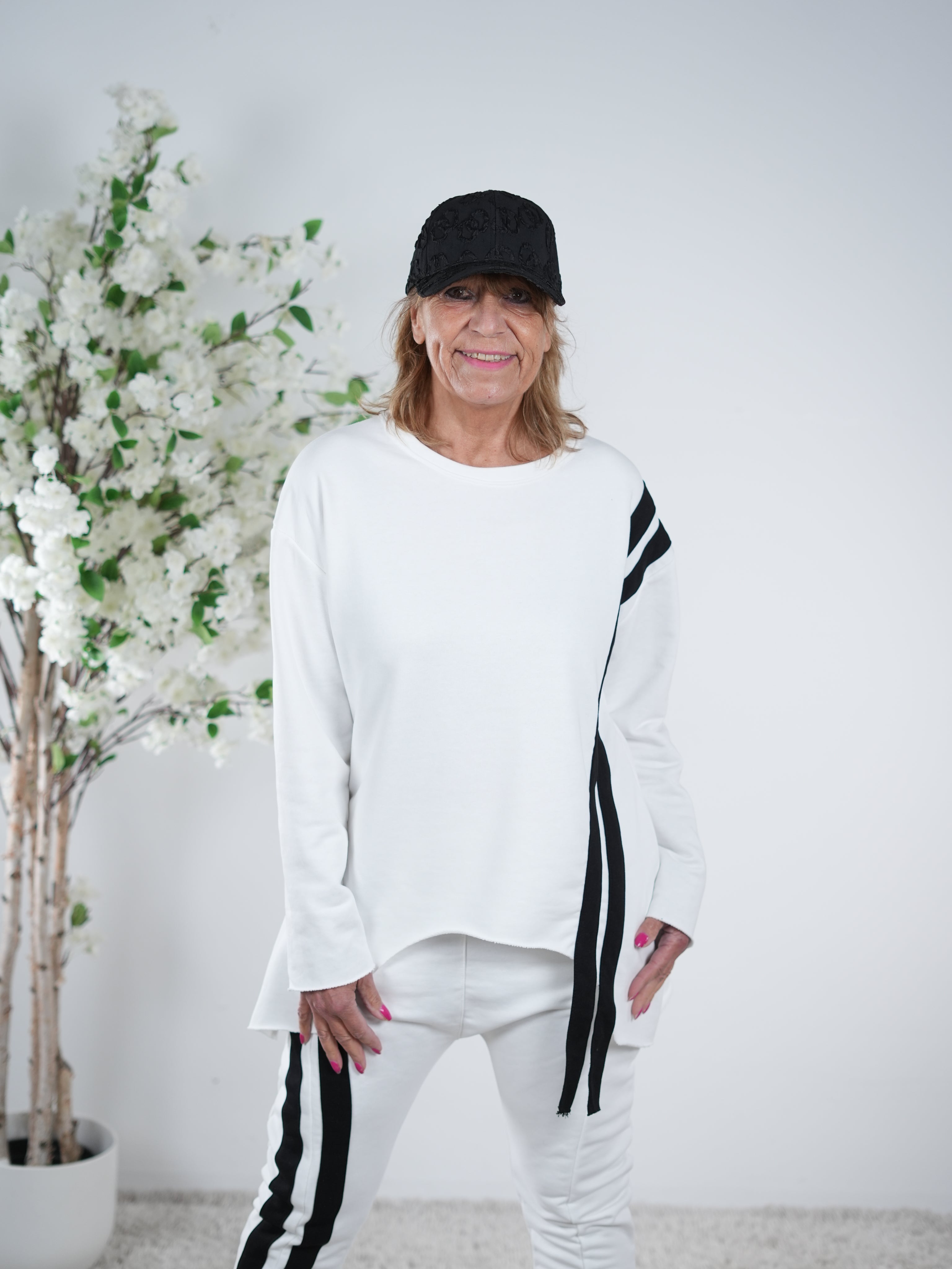 Sweaty mit breiten Streifen im Vokuhila Schnitt One Size (ca Gr. 38-42) Weiß