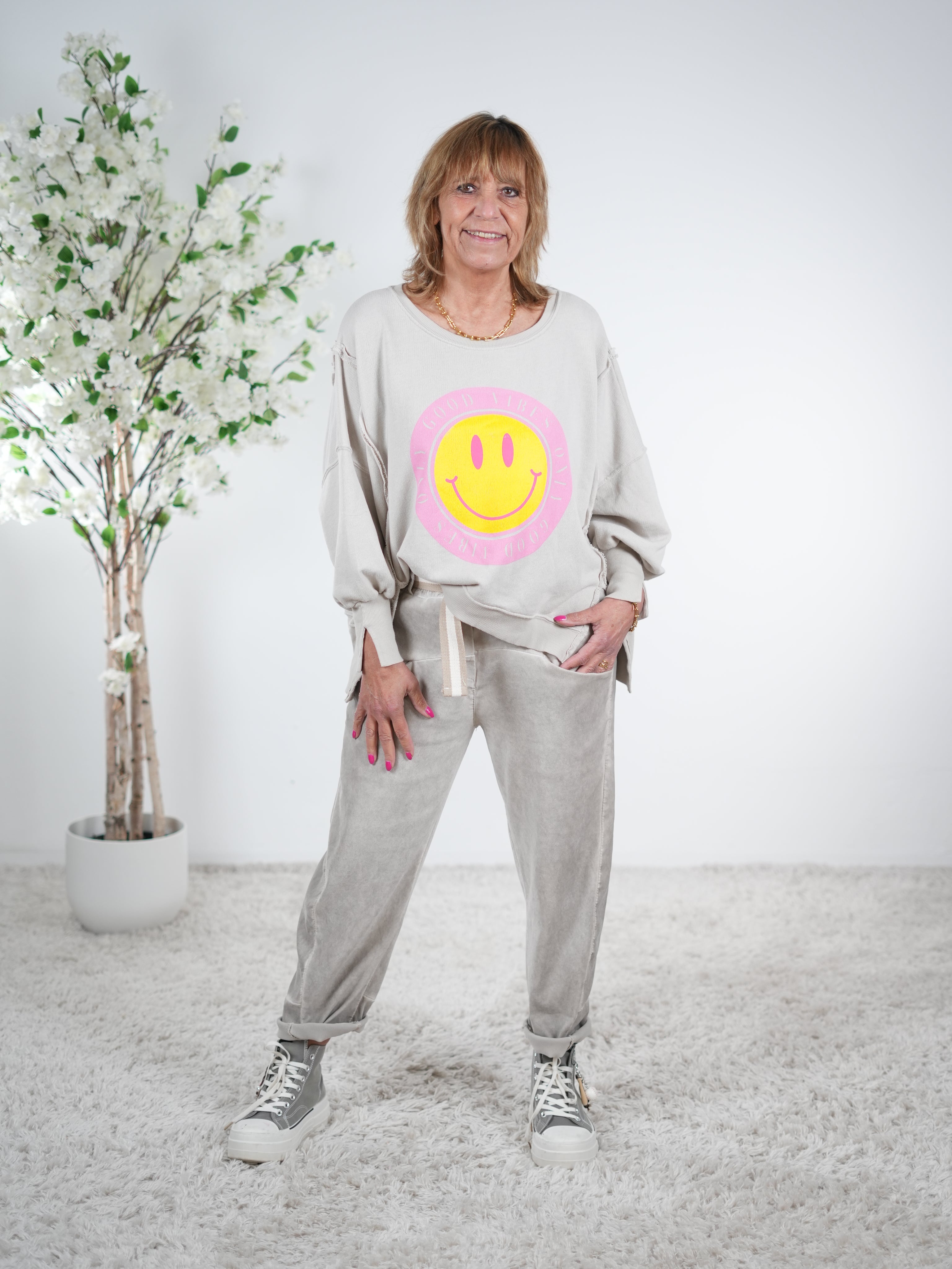 Sweaty mit großem Smiley Print und Rundhalsausschnitt One Size (ca Gr. 38-42 44) Beige