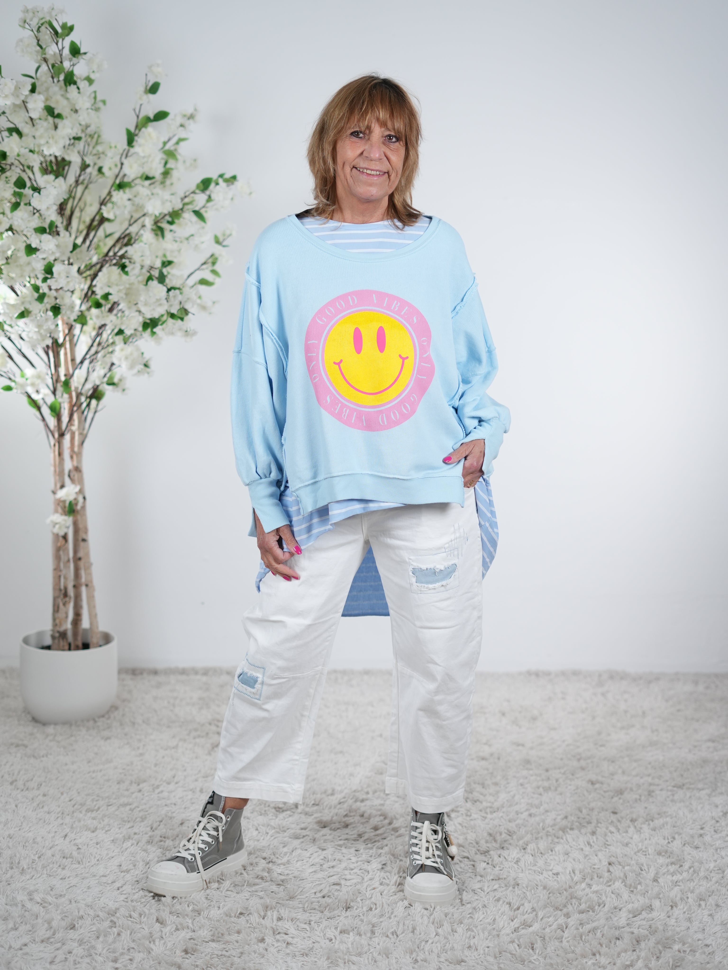 Sweaty mit großem Smiley Print und Rundhalsausschnitt One Size (ca Gr. 38-42 44) Hellblau