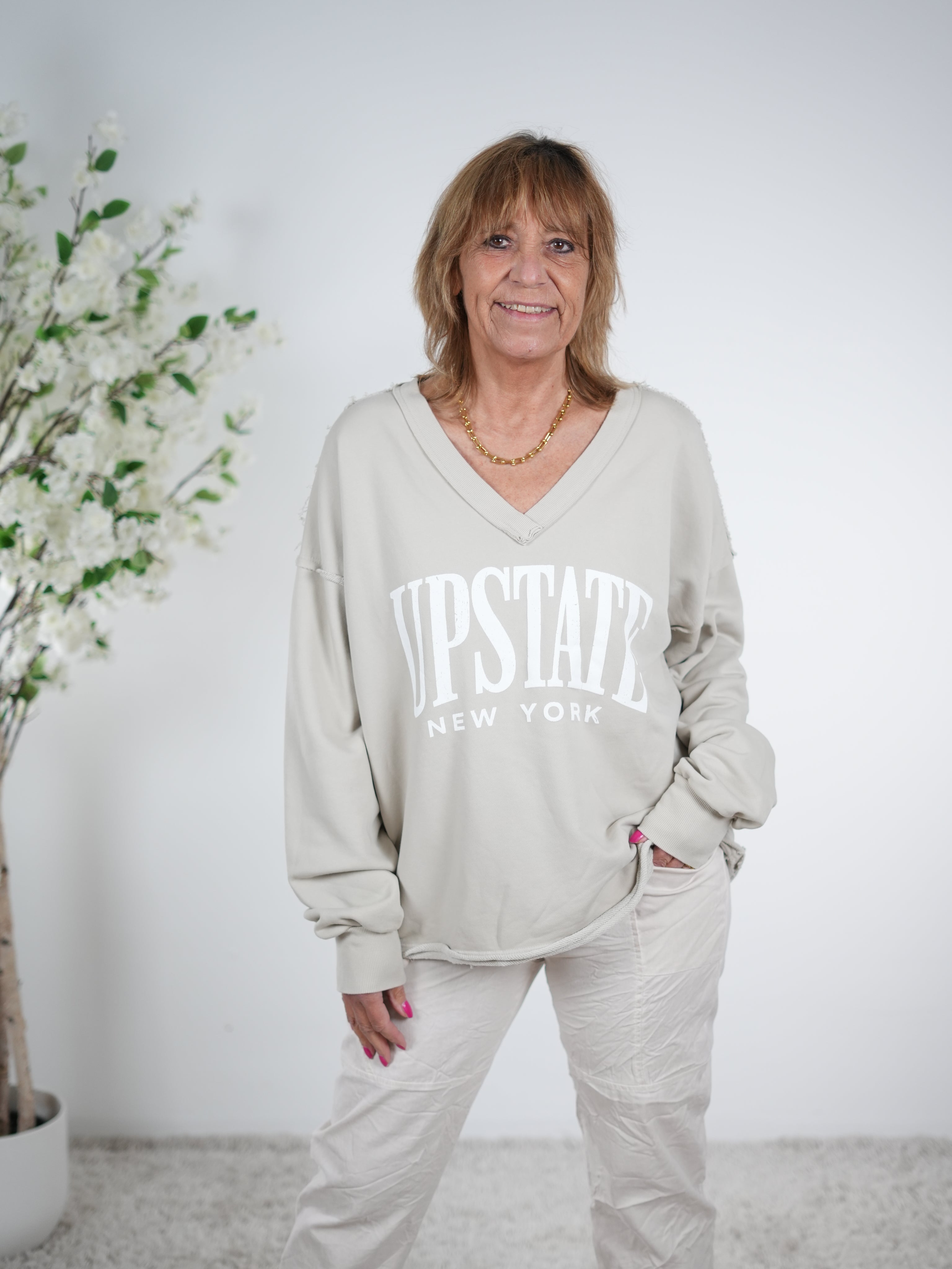 Sweaty mit V-Ausschnitt und Linksnähte