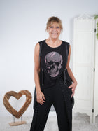 Top mit Skull Motiv aus Strasssteinen