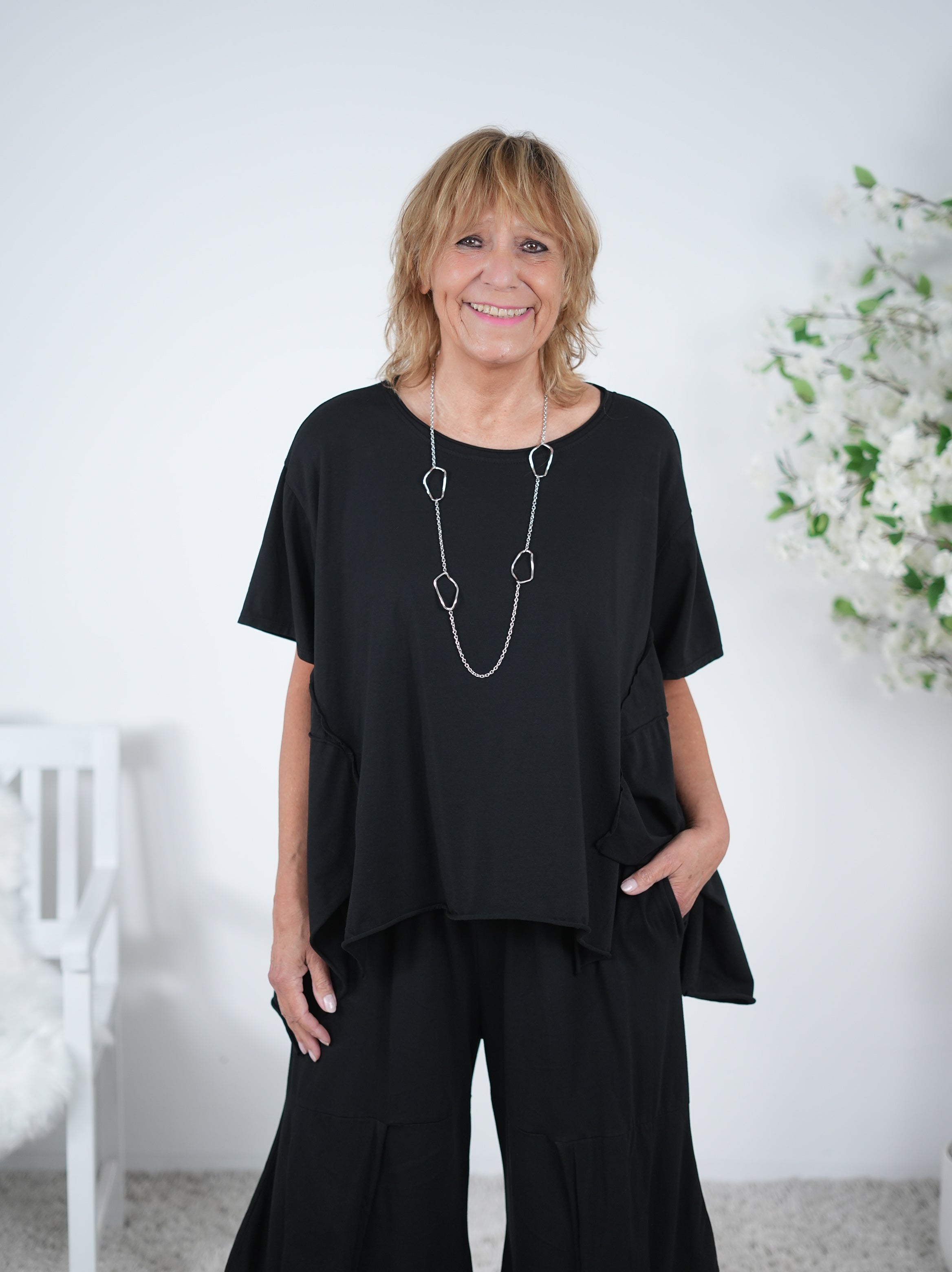 unifarbenes Shirt im Vokuhila Schnitt Einheitsgröße (ca Gr. 40 "oversize"-44 46) Schwarz