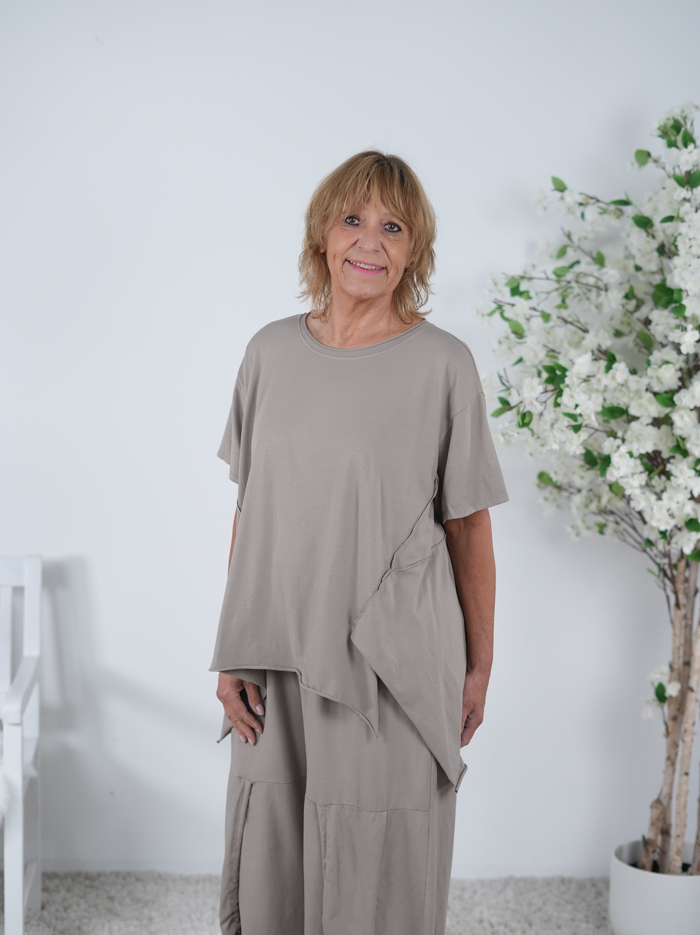 unifarbenes Shirt im Vokuhila Schnitt