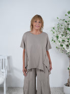 unifarbenes Shirt im Vokuhila Schnitt Einheitsgröße (ca Gr. 40 "oversize"-44 46) Taupe