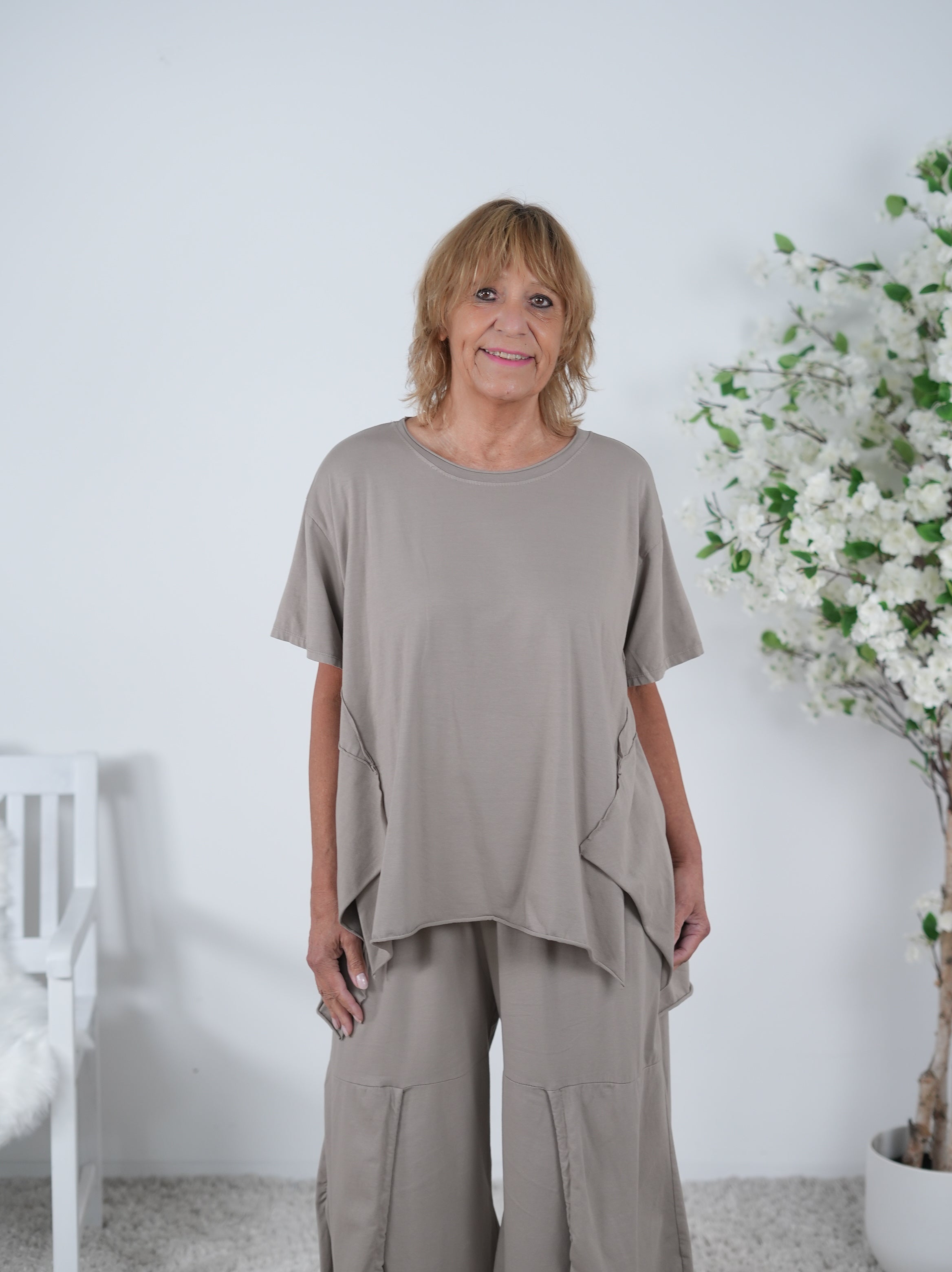 unifarbenes Shirt im Vokuhila Schnitt Einheitsgröße (ca Gr. 40 "oversize"-44 46) Taupe