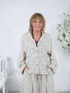 Vokuhila Bluse mit genähtem Karo Muster Einheitsgröße (ca Gr. 40 "oversize"-46) Beige