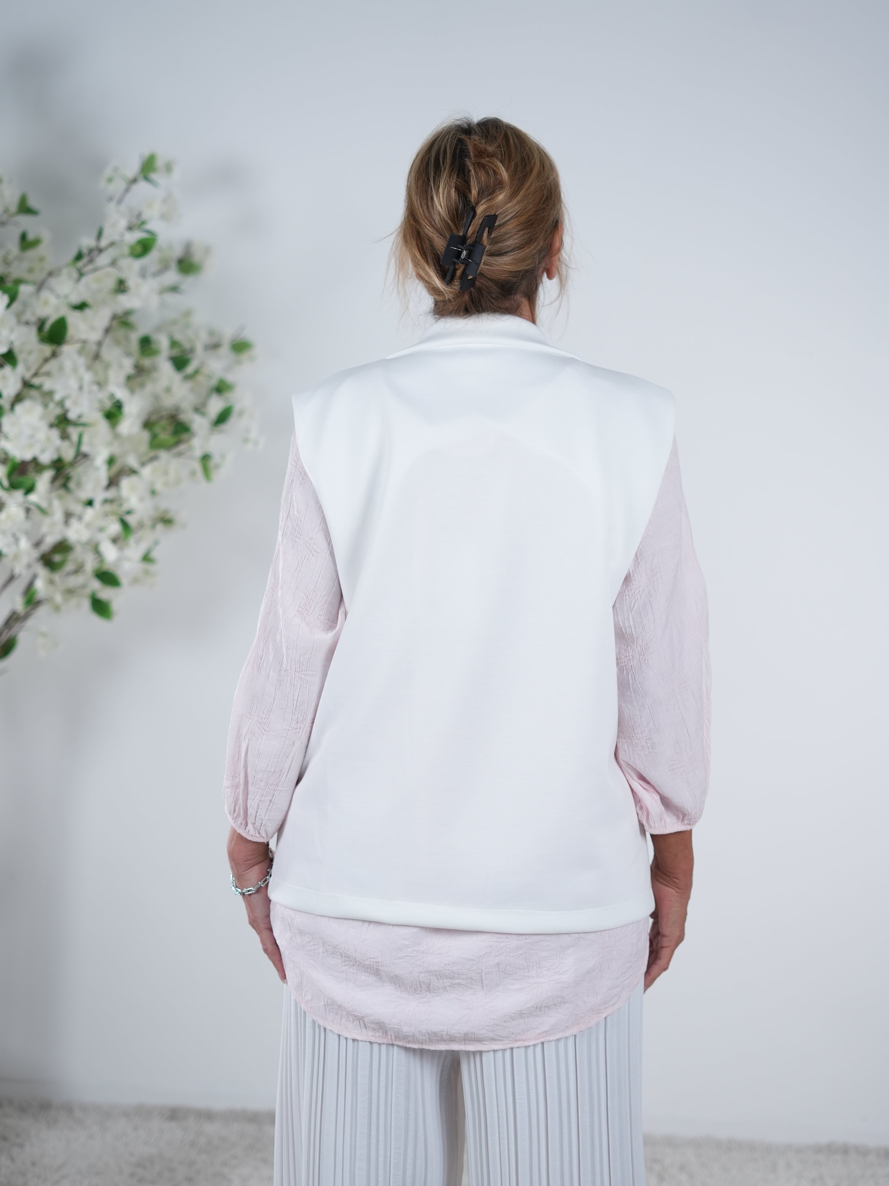 Weiche Weste mit Taschenklappen