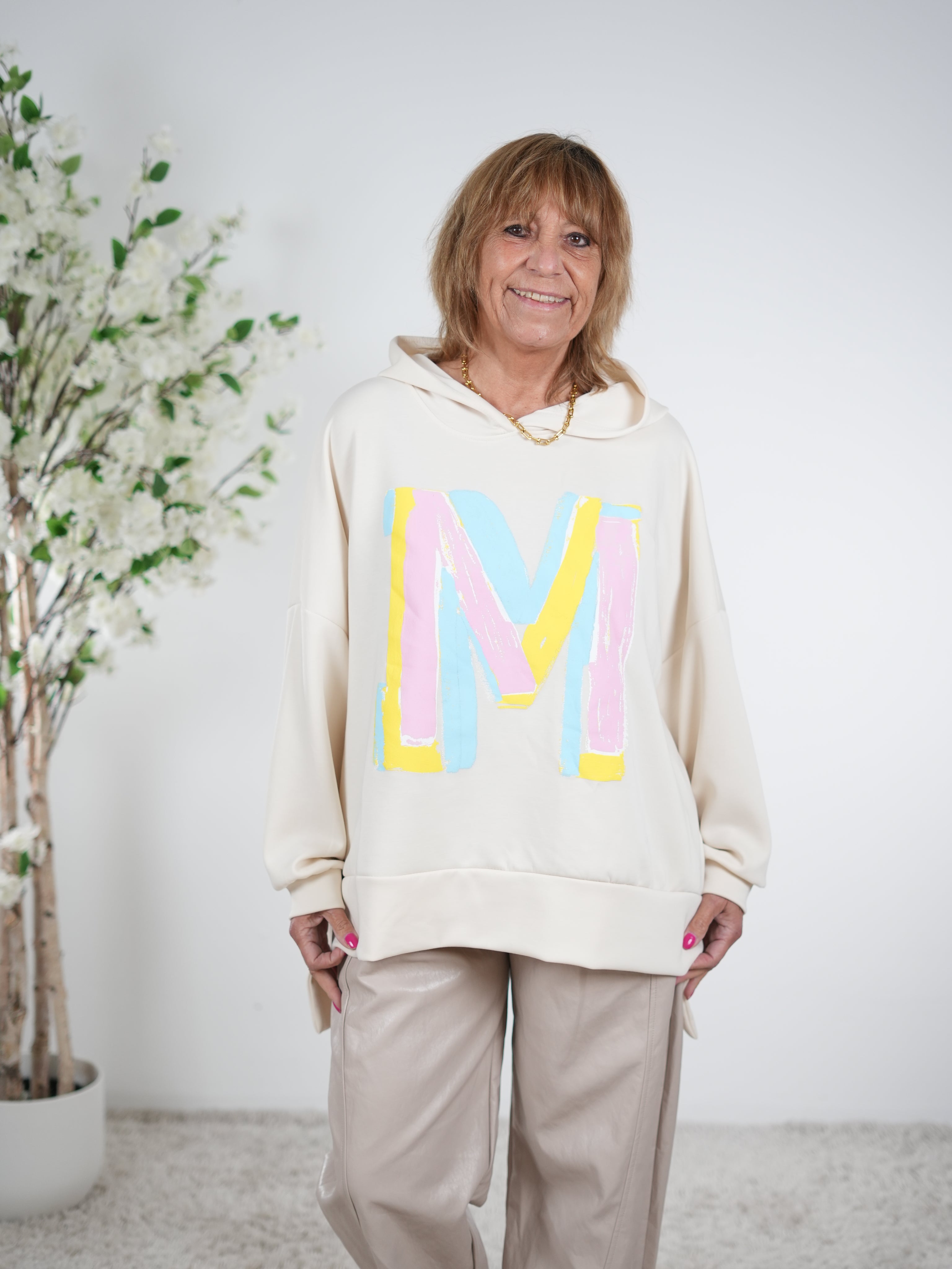 weicher Hoody mit großem Buchstaben "M" One Size (ca Gr. 40 "oversize"-46 48) Beige
