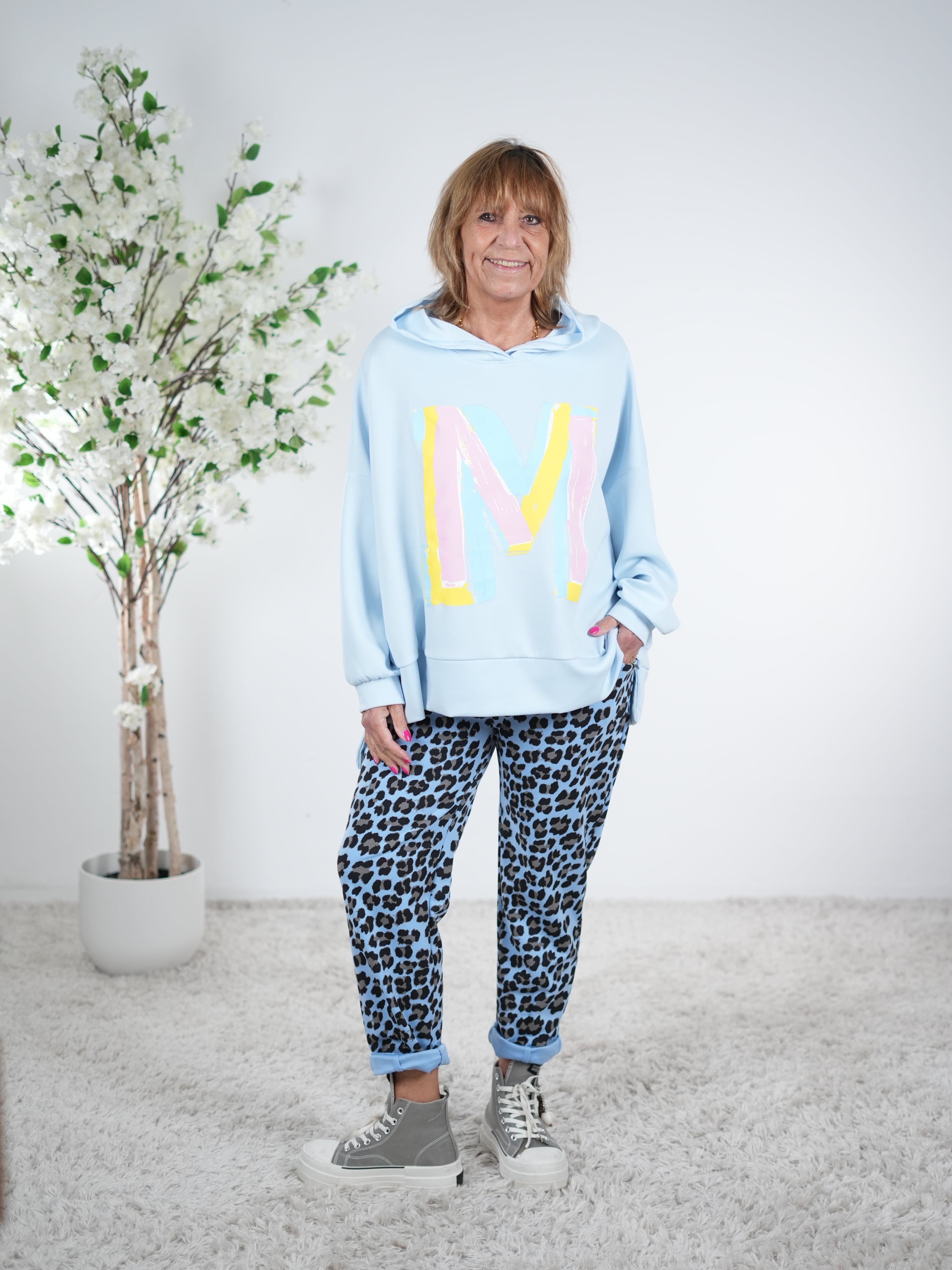 weicher Hoody mit großem Buchstaben "M"