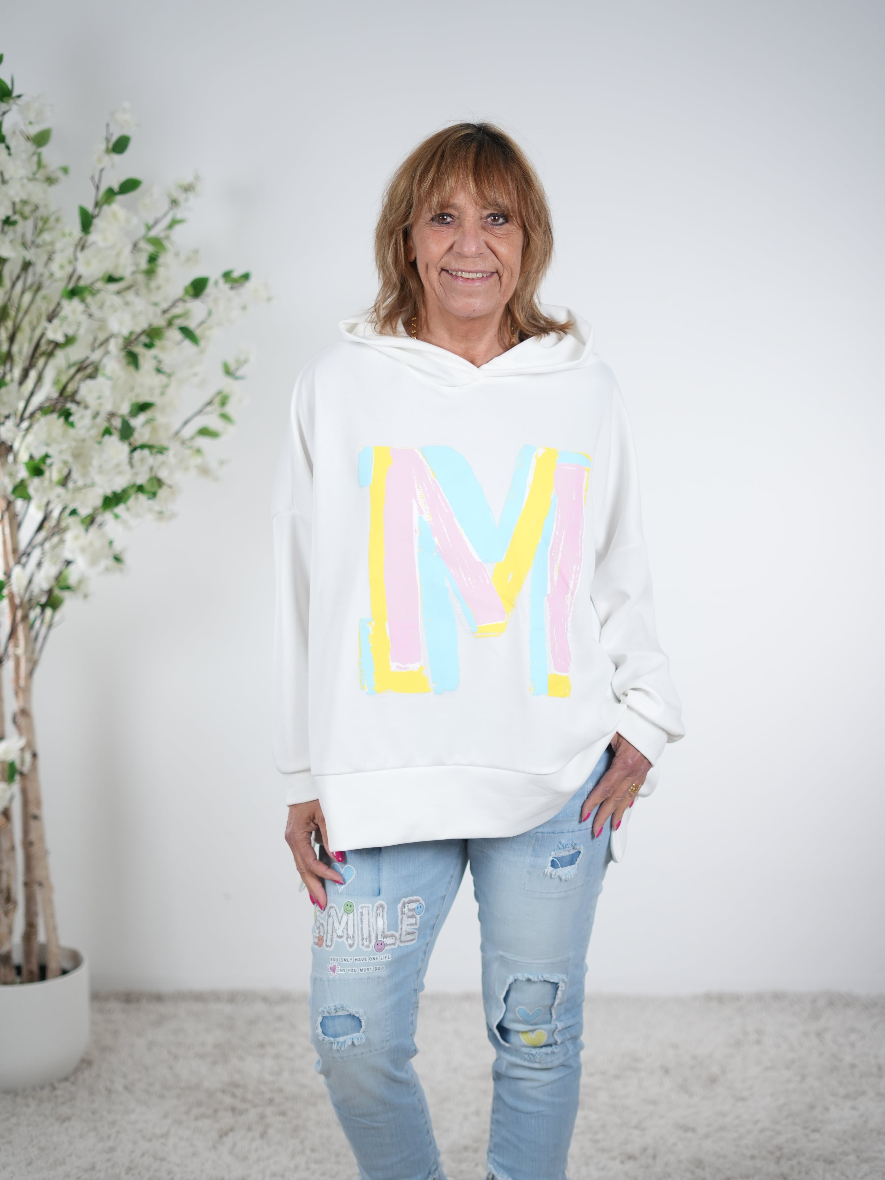 weicher Hoody mit großem Buchstaben "M" One Size (ca Gr. 40 "oversize"-46 48) Weiß