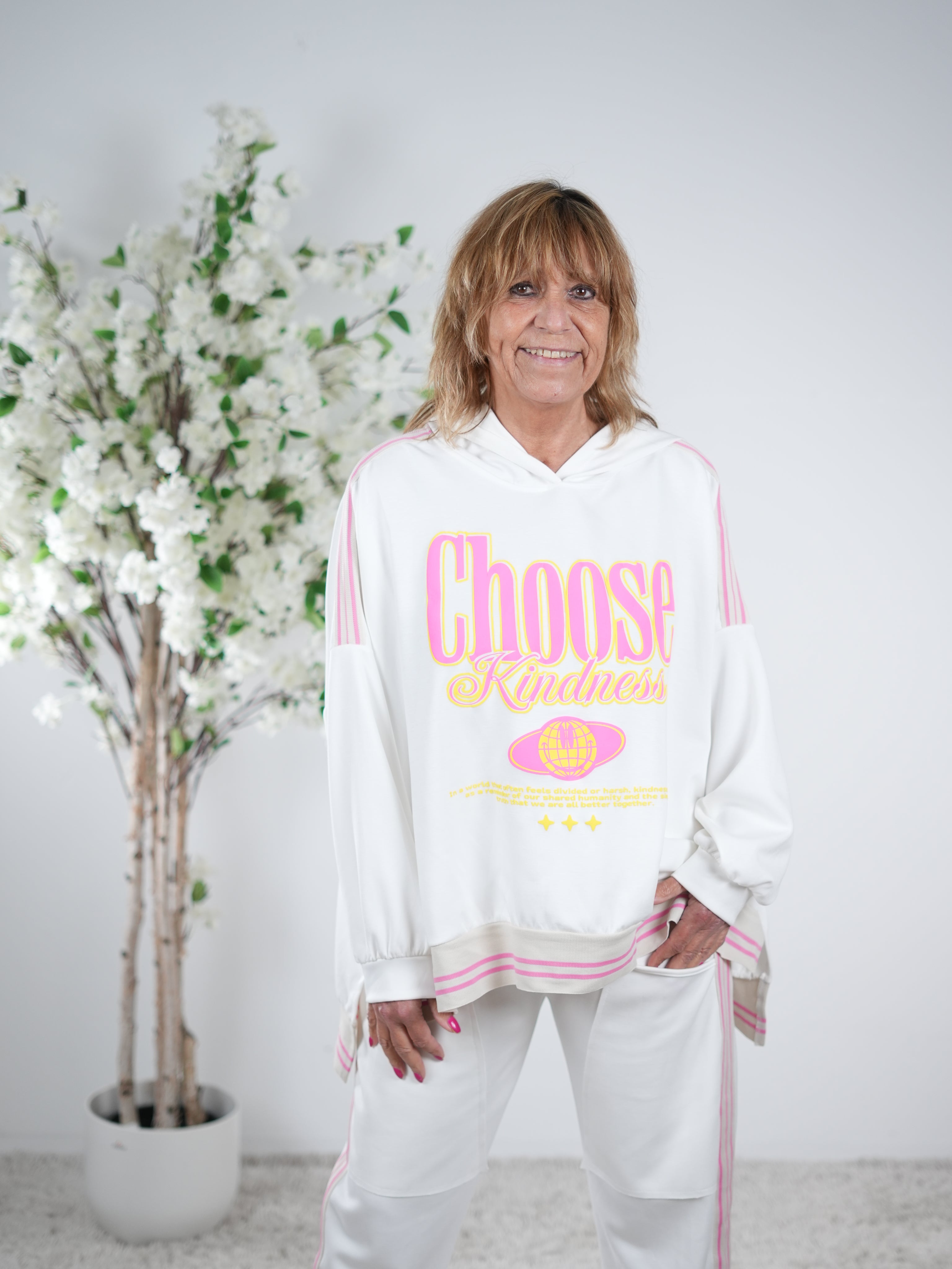 weicher Hoody mit großem neon Print