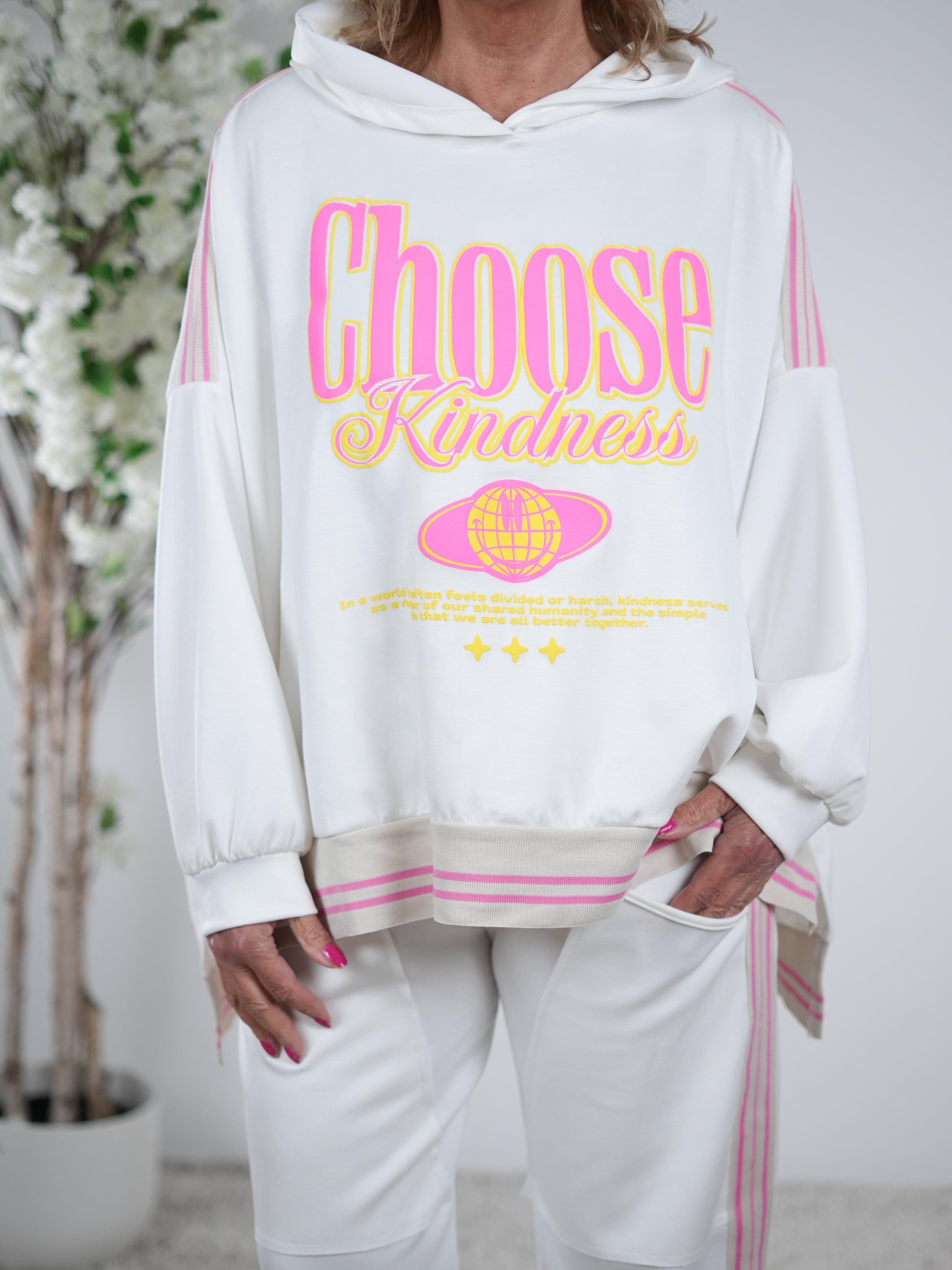 weicher Hoody mit großem neon Print