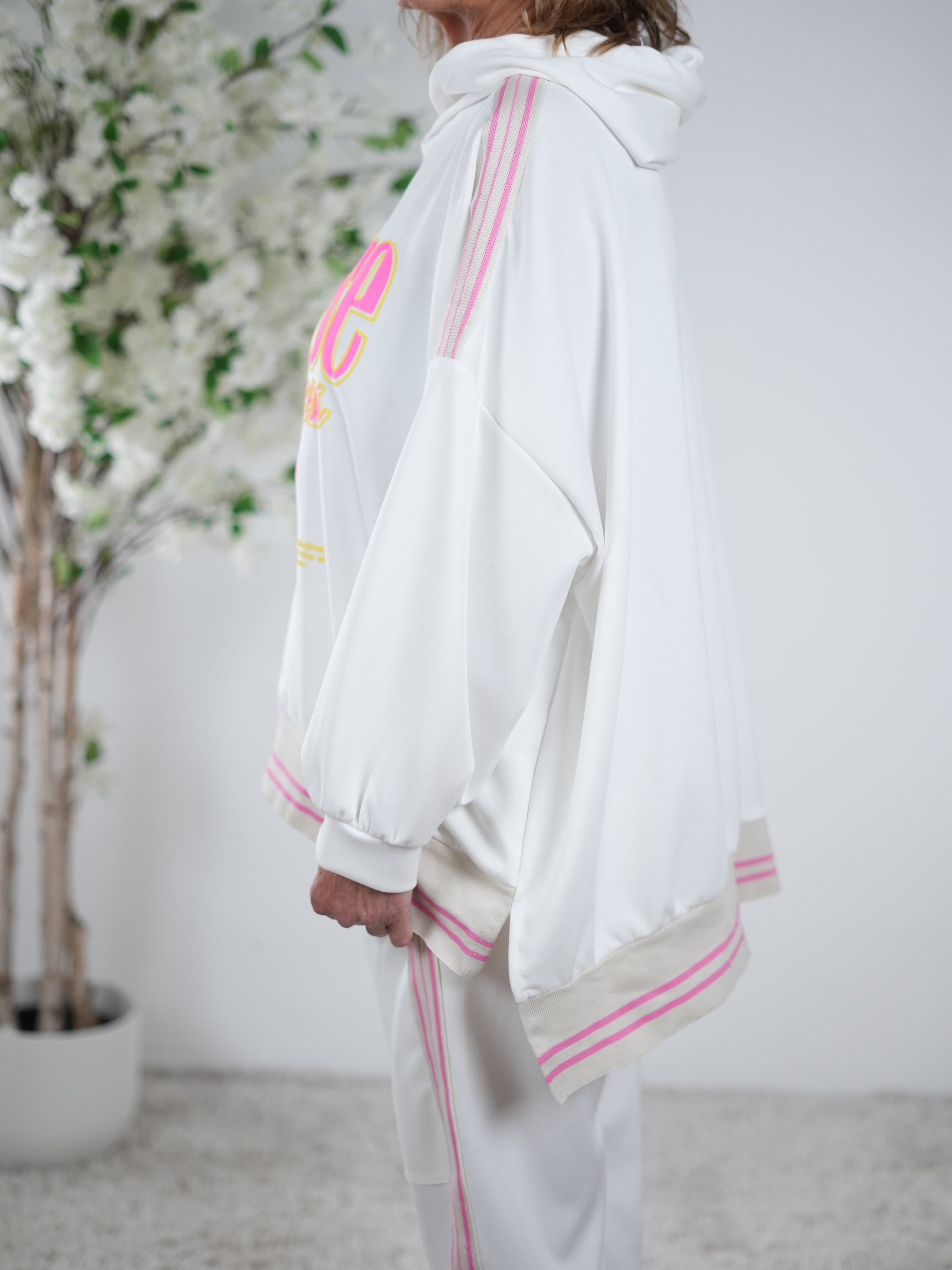 weicher Hoody mit großem neon Print