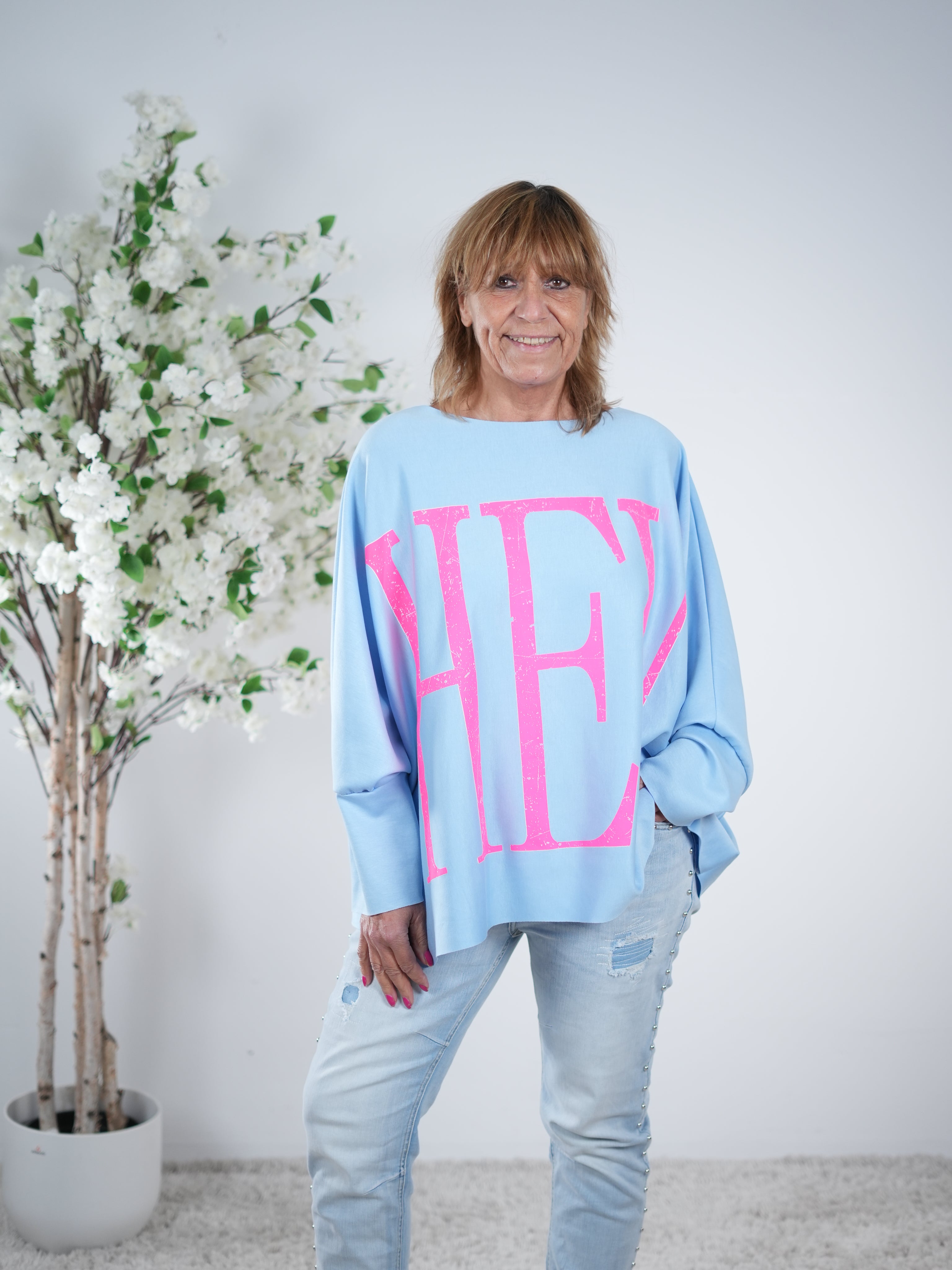weicher Poncho mit "Hey" Schriftzug One Size (ca Gr. 44 "oversize"-48) Blau