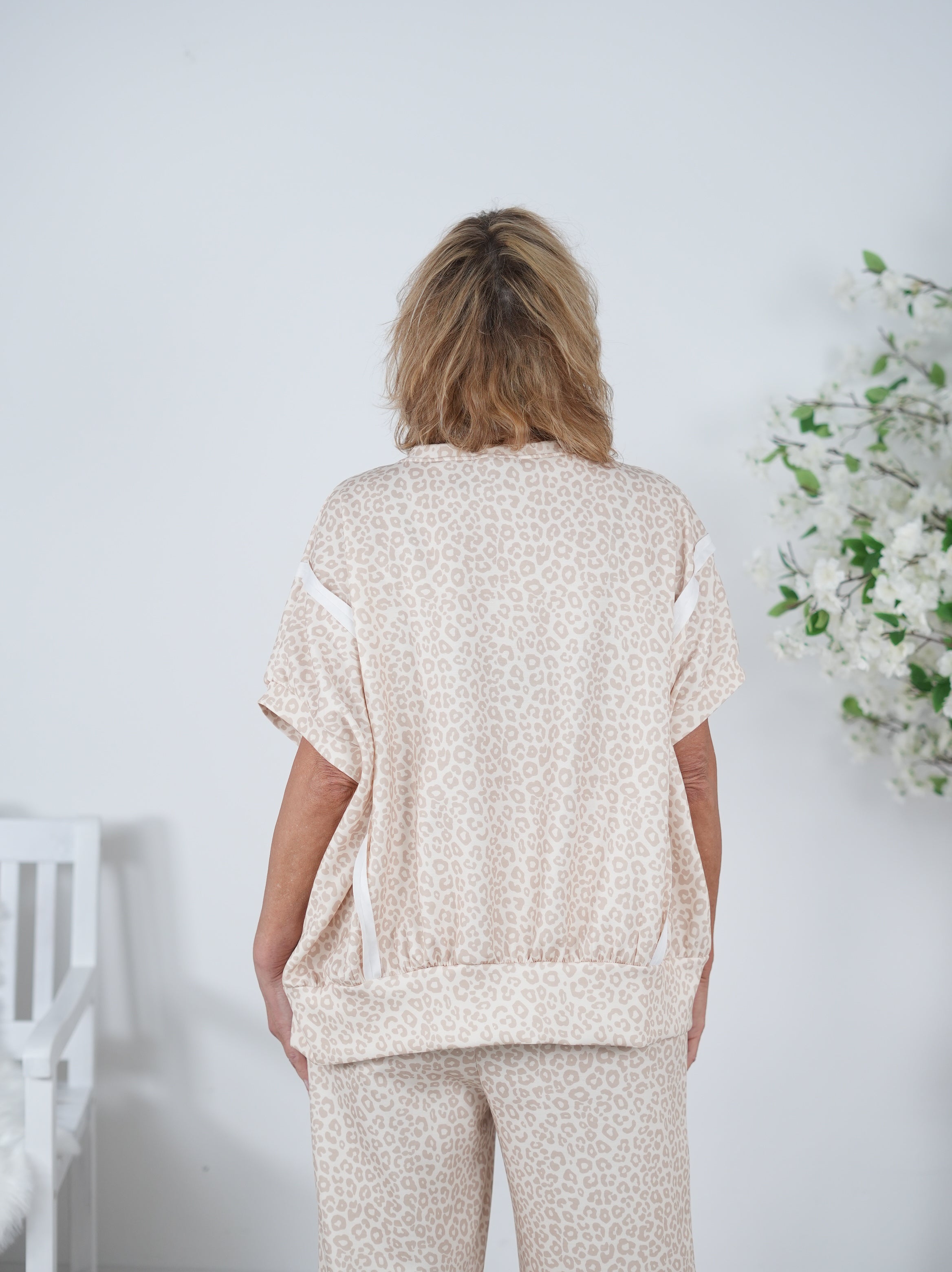 weiches Shirt im Leo Design mit Außennähten