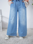 Weite Blue Jeans mit elastischem Bund