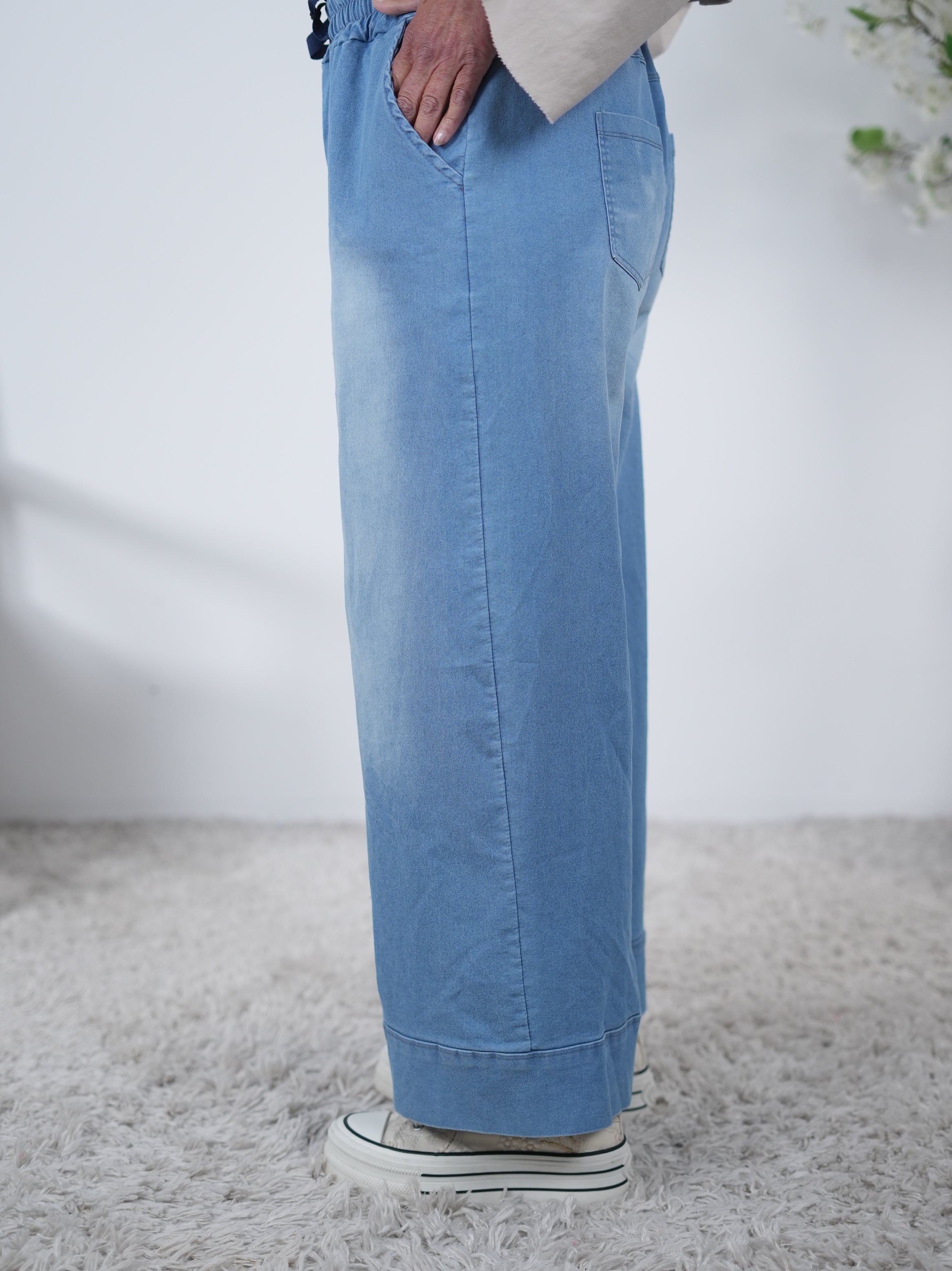 Weite Blue Jeans mit elastischem Bund