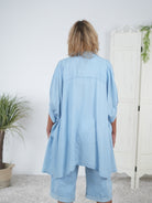 weite Bluse im Jeans Look mit Ösen verziert