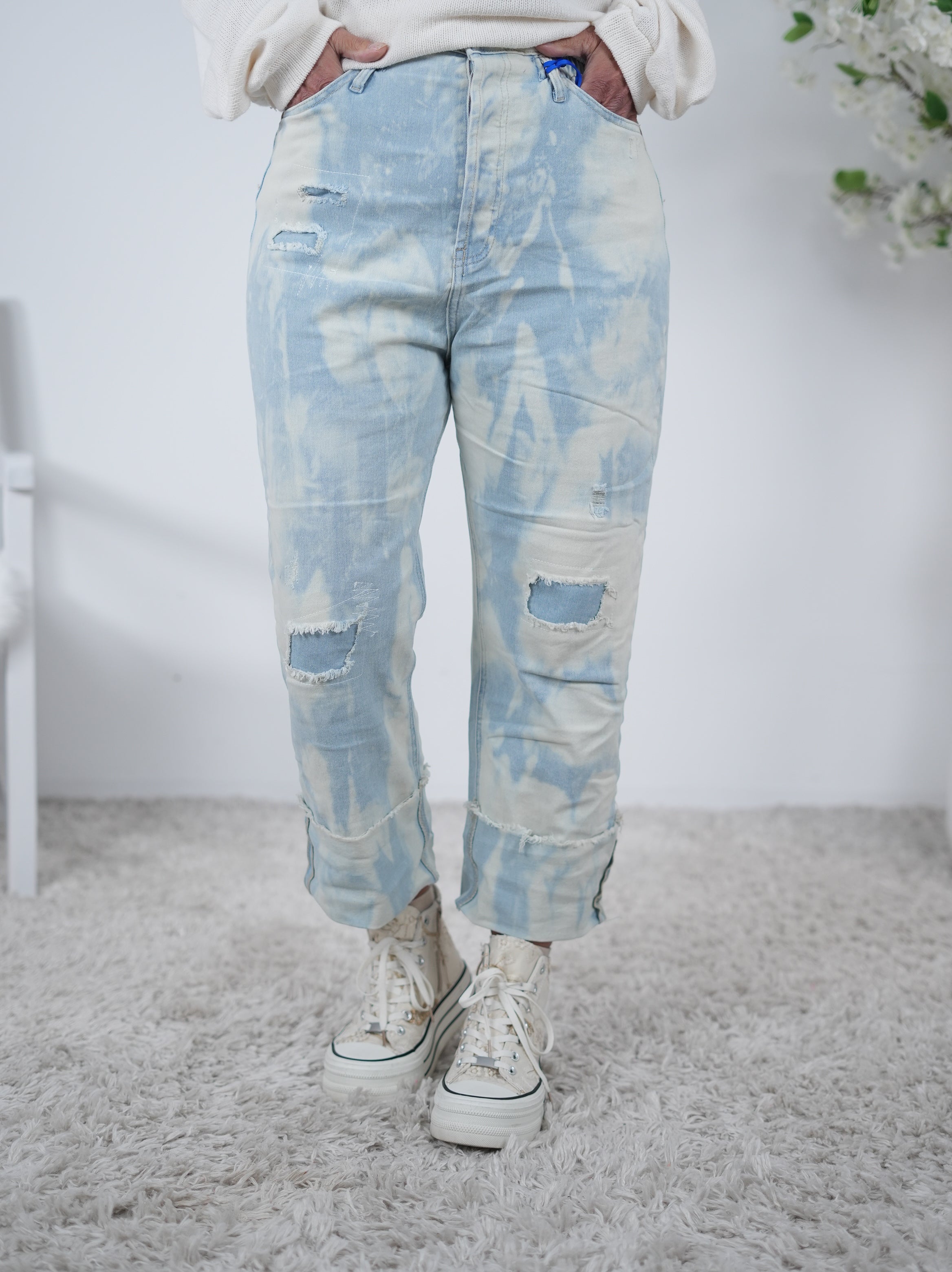 Weite Jeans im Batik Look