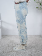 Weite Jeans im Batik Look