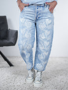 Wide Leg Jeans mit Herzchen verziert